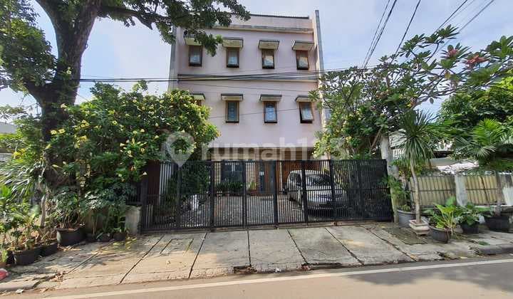 Building 3.5 floors, 40 rooms, suitable for office, boarding, residence, Jl. Tanah Abang