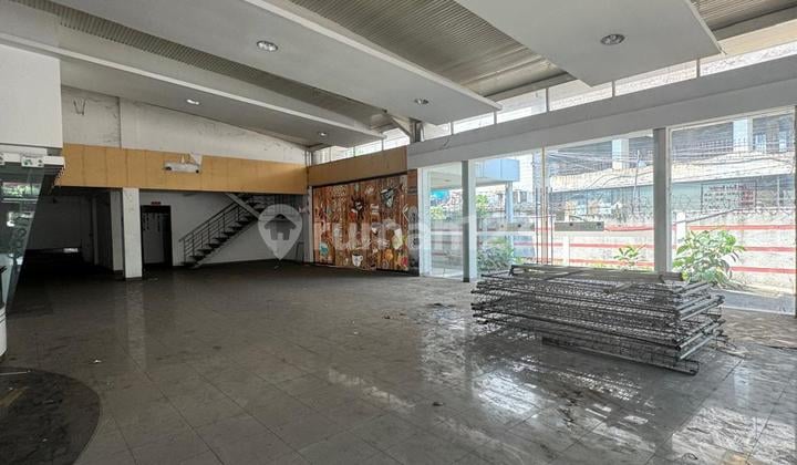 DIJUAL BANGUNAN EX SHOWROOM DI JALAN UTAMA MAMPANG PRAPATAN, JAKSEL