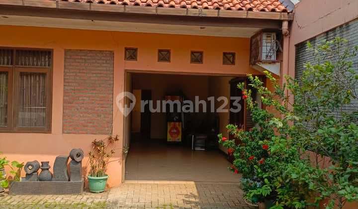 Rumah Semi Furnished Luas di Pamulang, Tangerang Selatan