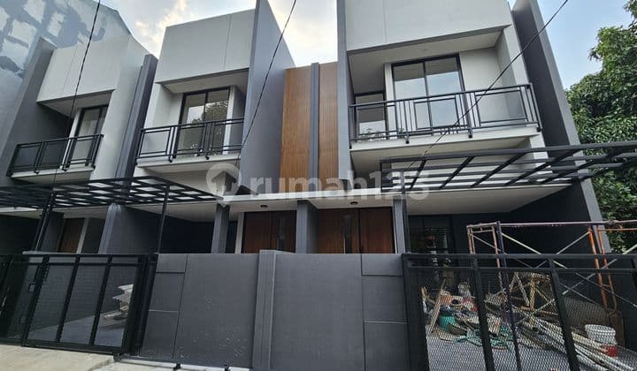 For Sale: Independent Building House Near Gading Serpong