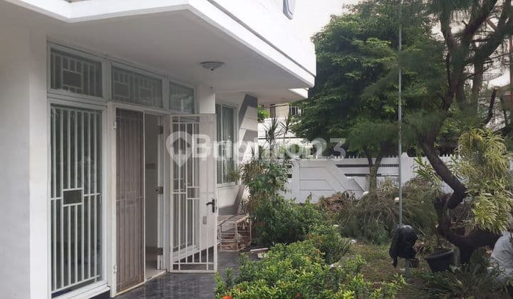 RUMAH DI HOEK GREEN GARDEN JAKARTA BARAT