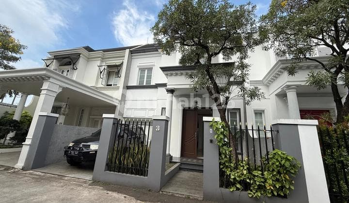 English: Modern Nice House With Private Pool In Good Location Bangka Area