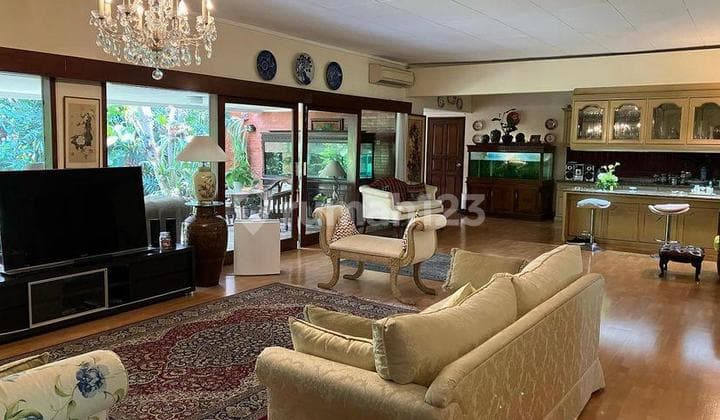 Rumah Asri Berhalaman Luas Cantik di Bangka Area Jakarta Selatan