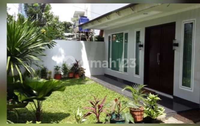 Beautiful House With Private Garden In Kebayoran Baru