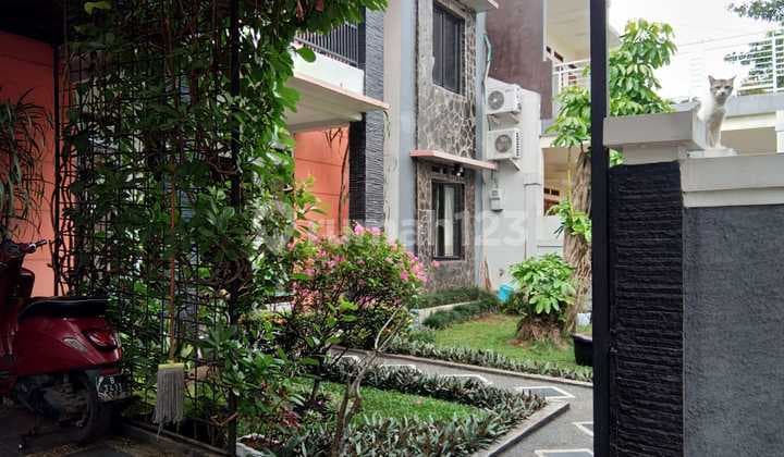 Beautiful And Modern House In Strategic Location In Pamulang Area