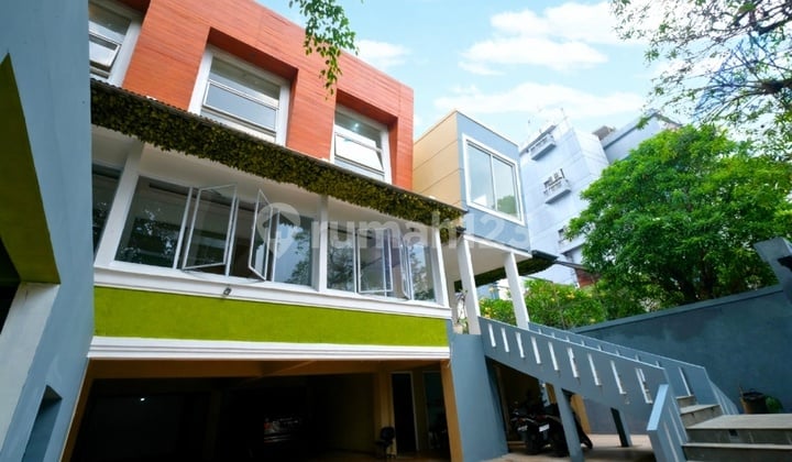 Rumah 2 Lantai Modernplus Basement di Pondok Indah