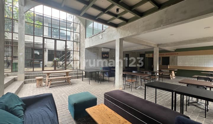 Ruang Usaha Lokasi Strategis di Daerah Kebayoran Baru