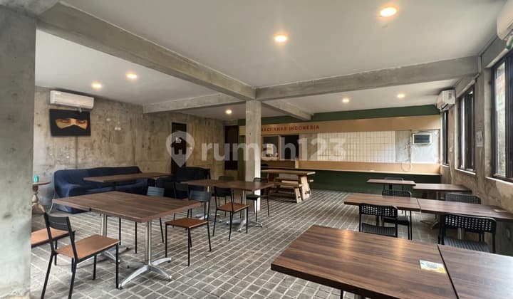 Ruang Usaha Bagus Ada Rooftop dan Strategis di Kebayoran Baru Area