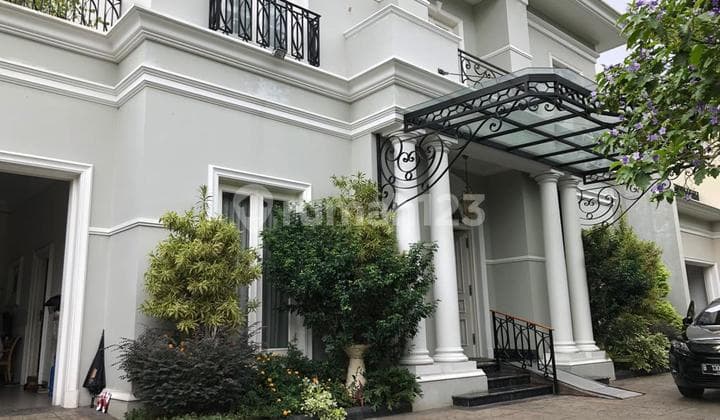 Rumah Modern 2 Lantai dengan Pool di Lokasi Tenang Kebayoran Baru