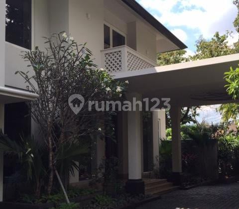 Rumah Hook Design Modern Lokasi Tenang Dg Pool Dikebayoran Baru