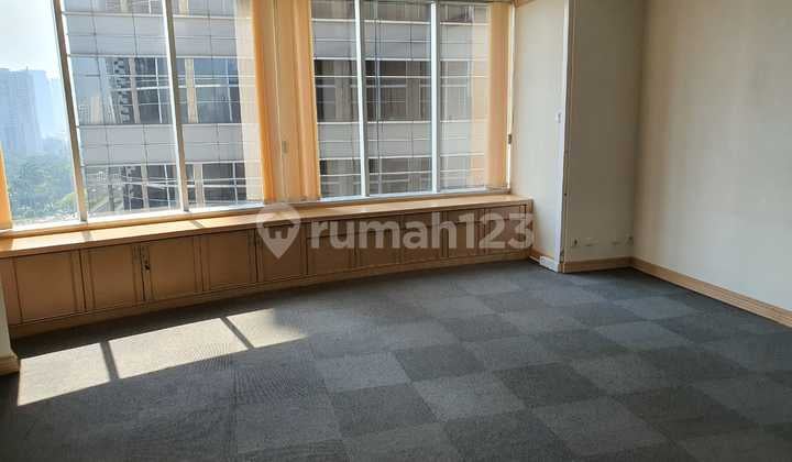 Ruang kantor bagus luas 218 m2 unfurnished di jalan Sudirman SCBD