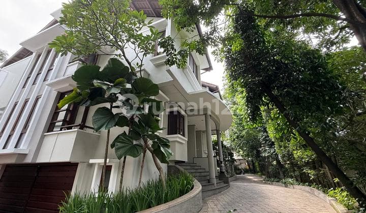Rumah Tropikal Modern Dalam Eksklusif Housing Compound di Kebayoran Baru