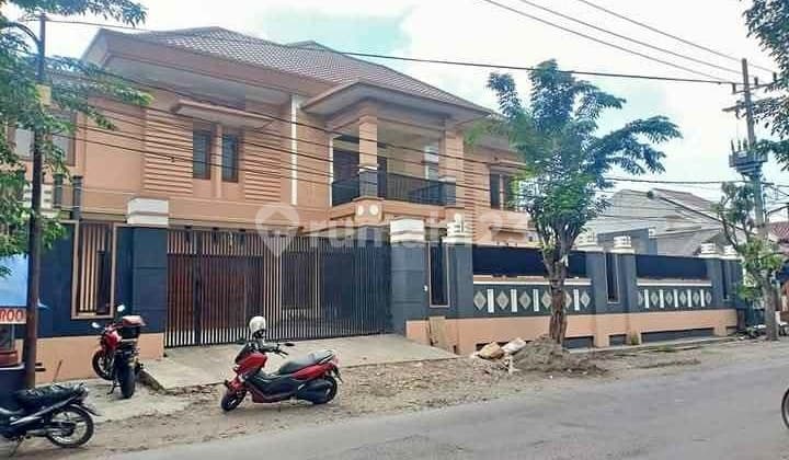 RUMAH USAHA MODERN MEWAH DI RAYA KETINTANG MADYA STRATEGIS