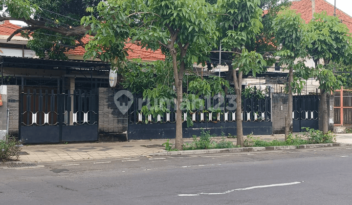 Well-Maintained House on Jl. Kartini, Central City, Strategic Location, Suitable for Various Businesses