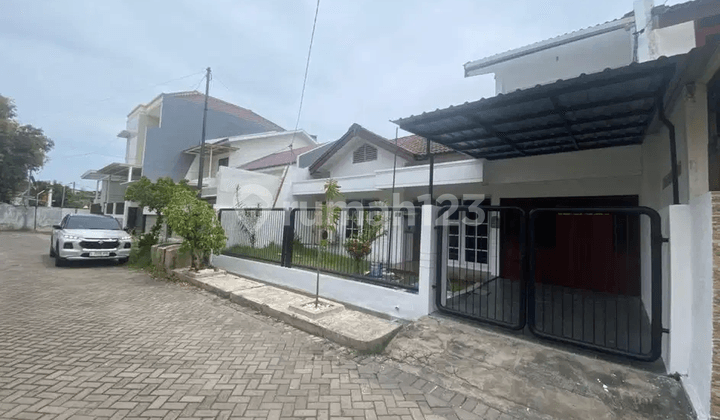 Klampis Semolo Timur Terawat Siap Pakai