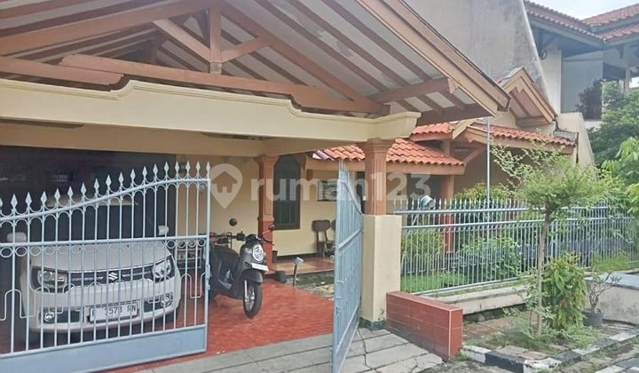 Gayung Kebonsari Rumah Lama Terawat