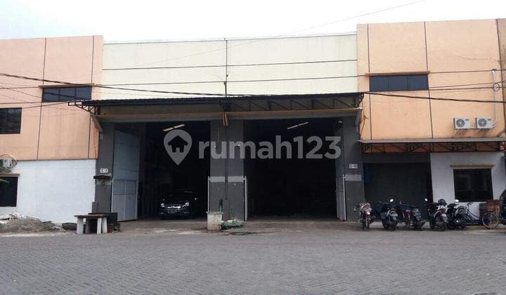 Warehouse Row in Tritan Taman Krian