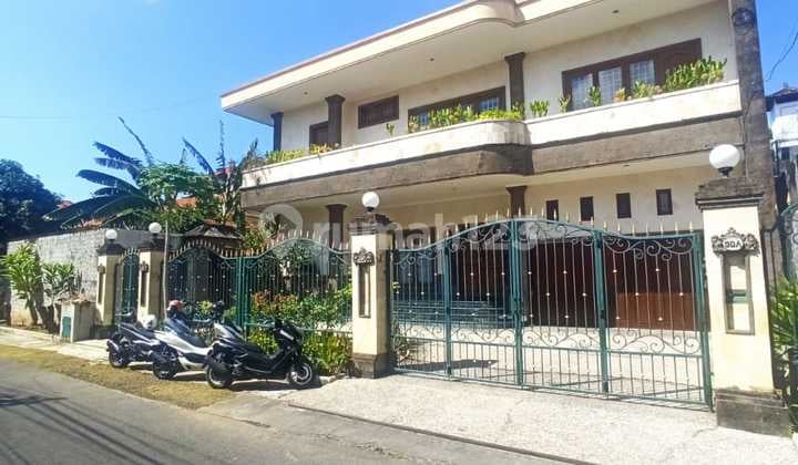Fully Furnished House with Pool in Ciung Wanara Renon, Close to Raya Puputan and Tukad Unda