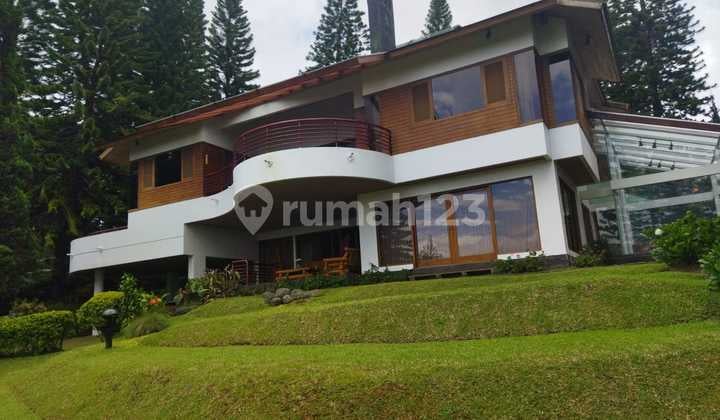 Villa Mewah, Dekat Tempat Wisata, Cocok untuk Rombongan