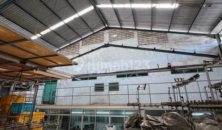 Warehouse Ex-Factory for Rent on Jalan Mangga Ubi
