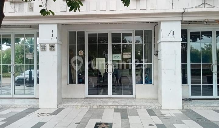 3-story shop house in Jababeka 2 area, North Cikarang, area 50 m², IDR 2 billion.