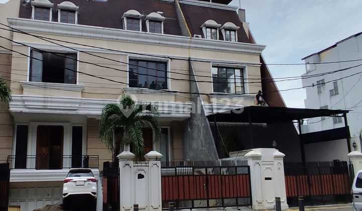 DIJUAL MINI BUILDING AREA SENOPATI JL.WIJAYA KEBAYORAN BARU JAKARTA SELATAN