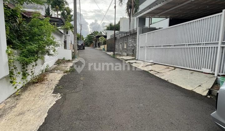 FOR SALE: 1-STORY HOUSE IN A SUPER STRATEGIC LOCATION AT BENDI, KEBAYORAN LAMA, SOUTH JAKARTA