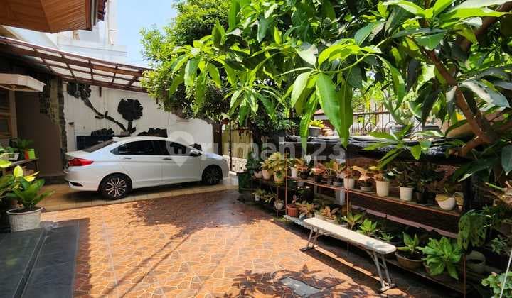 For Sale/Rent Nice House Ready to Occupy Hook Position on Jl. Tanah Kusir, Kebayoran Lama, South Jakarta.