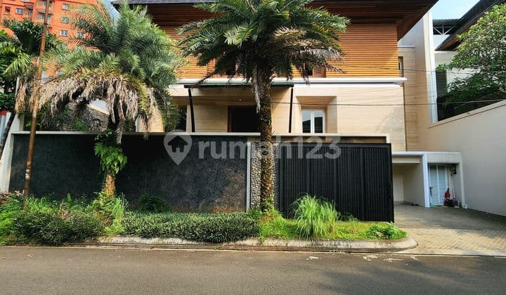 For Sale Rumah Tropical Modern Hunian Mewah dengan Desain Tropical Modern di Kawasan Prestisius Lingkungan Tenang & Nyaman Jalan Depan Lebar, serta Bebas Banjir Pondok Indah (Kencana Indah Area) Jakarta Selatan