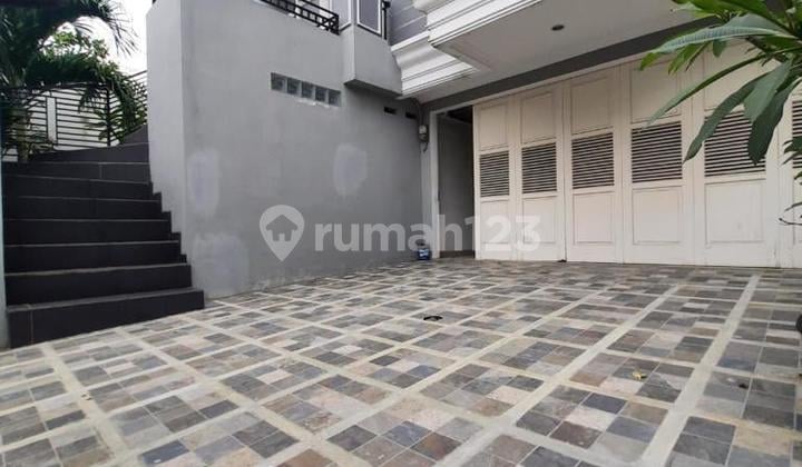 DIJUAL / DISEWA RUMAH SIAP HUNI BELAKANG GRAND LUCKY RADIO DALAM JL.KWENI KEBAYORAN BARU JAKARTA SELATAN