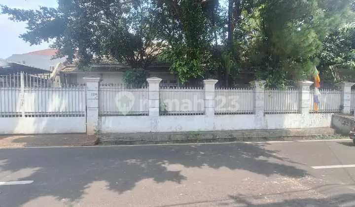 Dijual Rumah Lama Cocok untuk Kantor, Resto Cafe Jalan Depan Lebar 2 Mobil di Jati Murni Padang Jakarta Selatan
