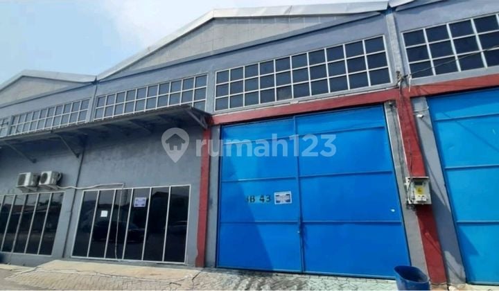 Cheap warehouse only 1 person in Sidoarjo east ring side. Cheap warehouse only 1 person in Sidoarjo east ring side.