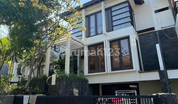 Rumah Graha Family 3lantai 3man Full Furnish. Sebelah Pakuwon