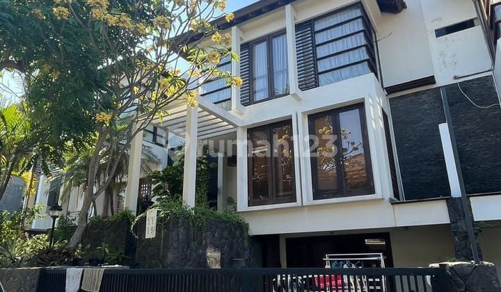 Rumah Graha Family 3lantai 3man Full Furnish. Sebelah Pakuwon
