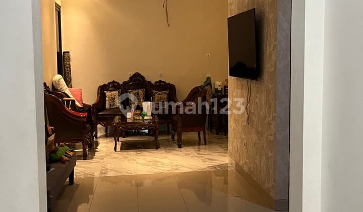 Dijual rumah 2 lt Bangunan Mandiri Siap huni Di islamik Village