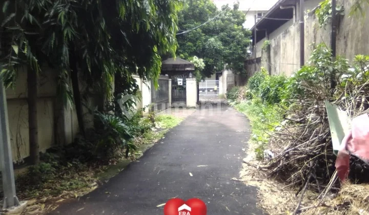 Old House with Land Calculation in Kebayoran Baru, South Jakarta