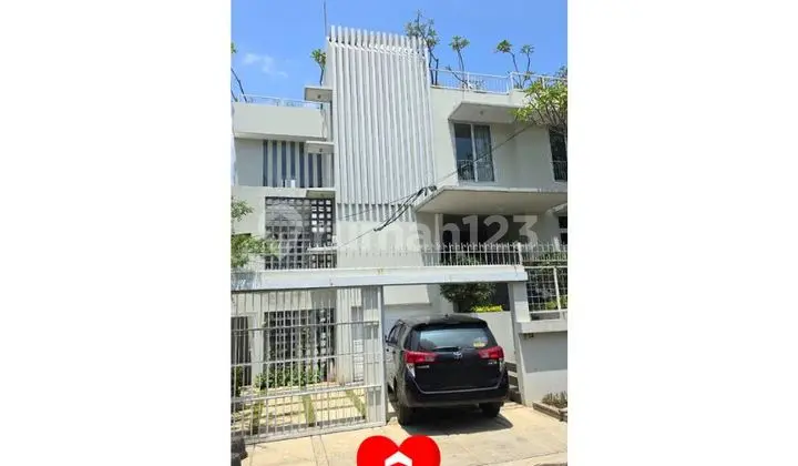 Rental House with Swimming Pool and Rooftop in Menteng, Jakarta