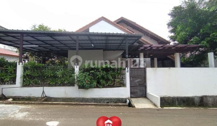 Comfortable and Lush Residential House on Jl. Persatuan, South Jakarta