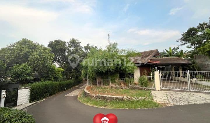 Hook House at Griya Sekar Melati, East Andara Main Road, Cinere.