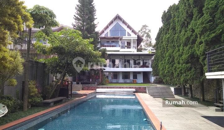 Rumah Villa Mewah Tanah Luas Kolam Renang & Tenis di Sayap Setiabudi