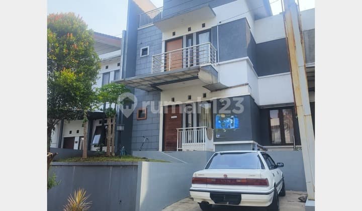 DIJUAL RUMAH TERAWAT BANDUNG CITY VIEW LOKASI STRATEGIS
