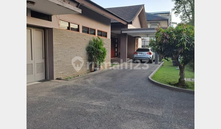 Best Location! Rumah Modern Strategis Sayap Dago Kota Bandung