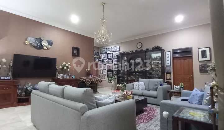 Rumah Mewah di Area Sukajadi, Asri dan Terawat, Cocok Dijadikan Kantor atau Hotel