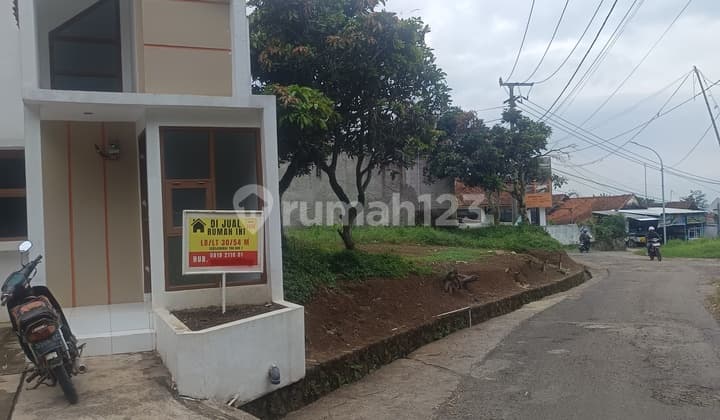 Dijual Rumah di Pinggir Jalan Kabupaten Bandung