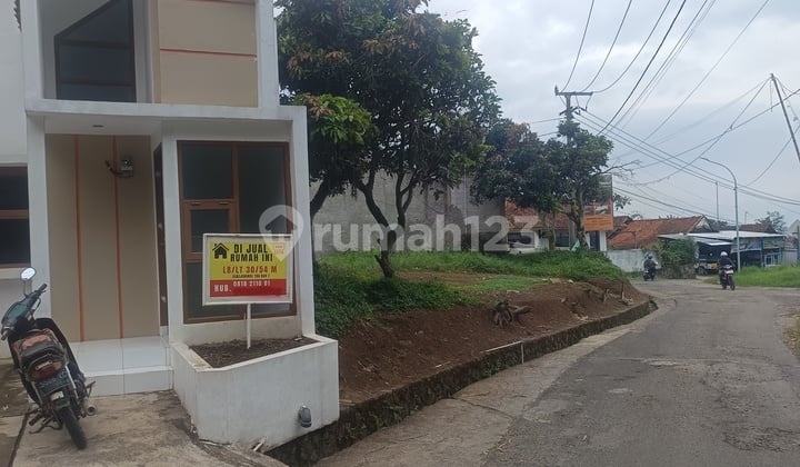 Dijual Rumah di Pinggir Jalan Kabupaten Bandung