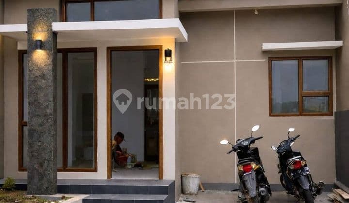 Di Jual Rumah Elegan Pinggir Jalan Dekat Kampus dan Gerbang Tol