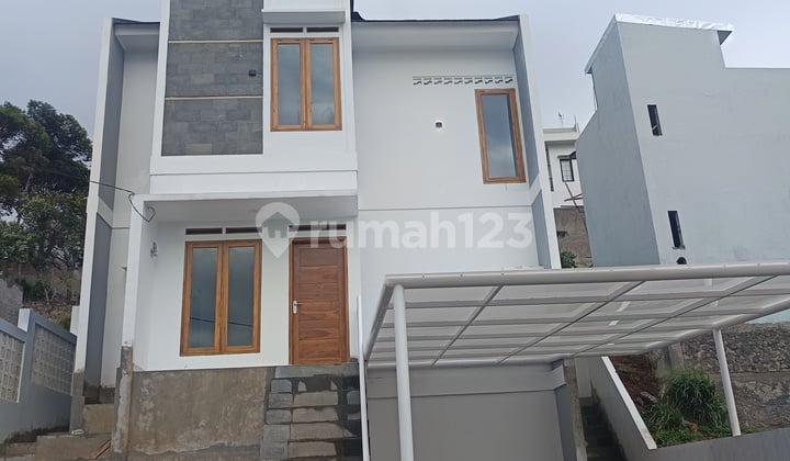 Rumah 2 Lantai Serasa 3 Lantai Semi Vila di Bandung