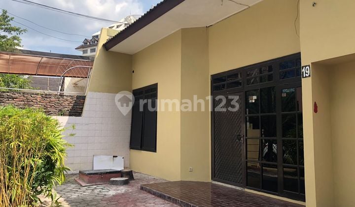 Rumah tengah kota Semarang siap pakai disewakan di Pekunden , semarang tengah (11.050-LIS)