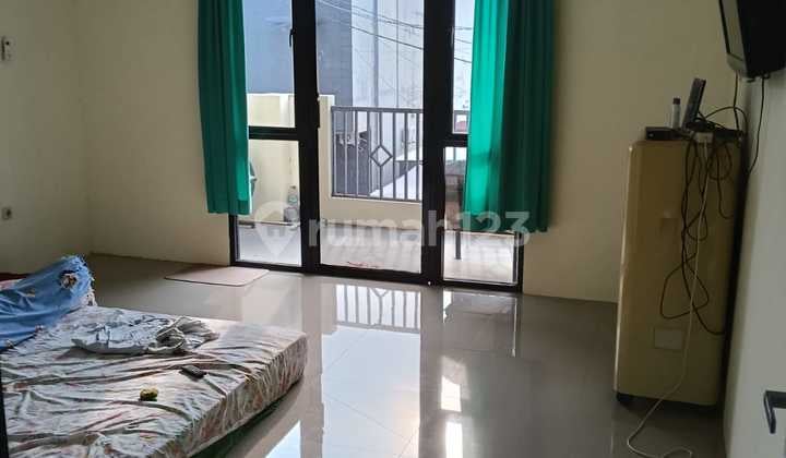 Ruko Tengah Kota Semarang Strategis Siap Pakai Dijual di Jalan Roda Mas, Tanah Mas, Semarang Utara 12.206 AUD