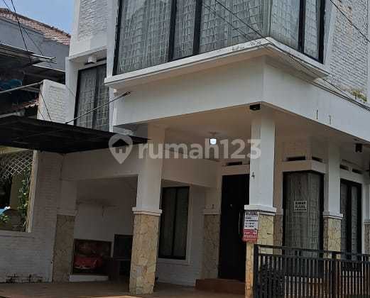 Rumah Cantik Dekat Villa Cinere Mas Tangsel